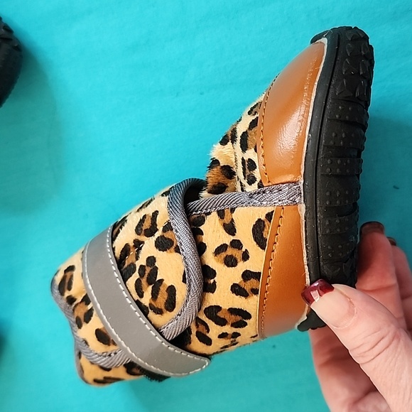 NWT Leopard Print Fuzzy Dog Boots Shoes, Size 8 - Picture 6 of 14
